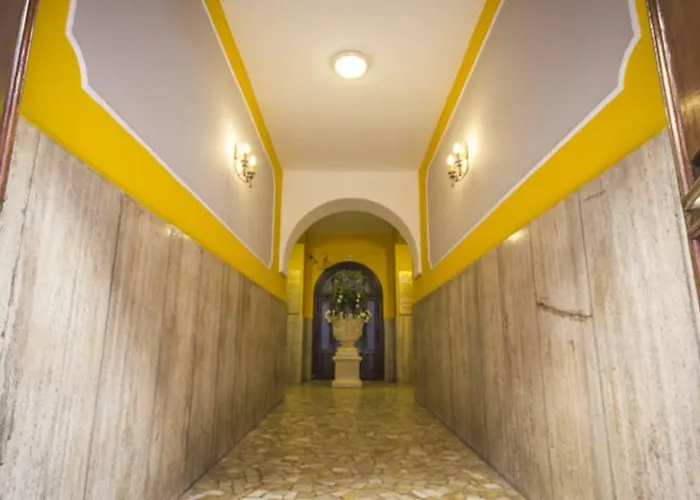 Otel Capri 2*