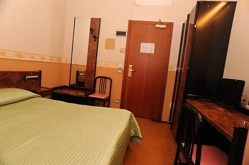 Otel Capri 2*