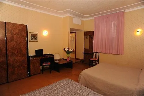Capri Otel 2*
