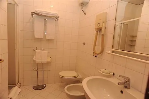 Capri Otel 2*